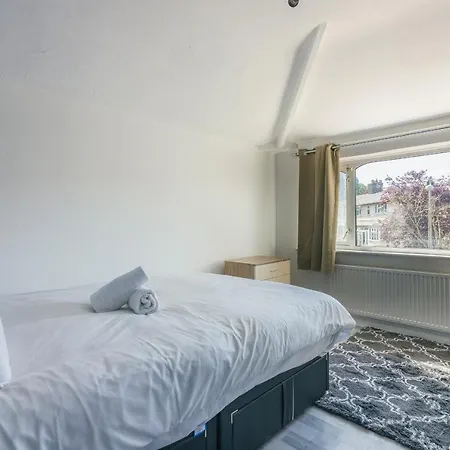 Comfy Moseley Holiday home