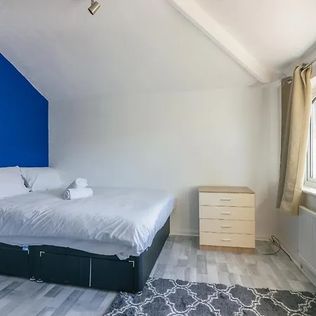 Holiday home Comfy Moseley *