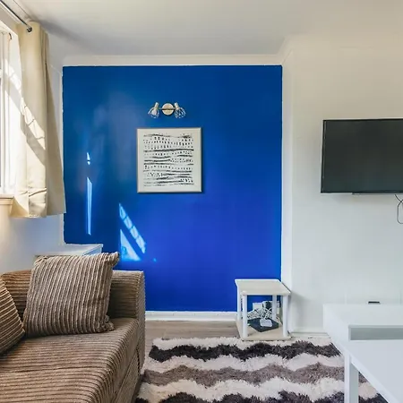 Comfy Moseley Holiday home