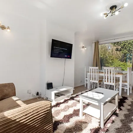Holiday home Comfy Moseley *