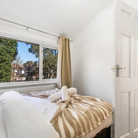 Comfy Moseley Holiday home