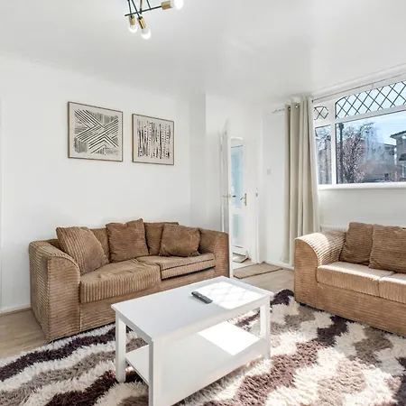 Comfy Moseley Holiday home